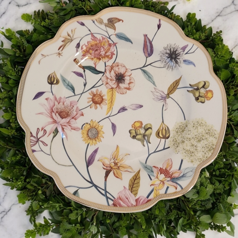 4 Dinner Plates Grace Teaware Paradise Flowers 11.5” Gold Tone Scallop Rim